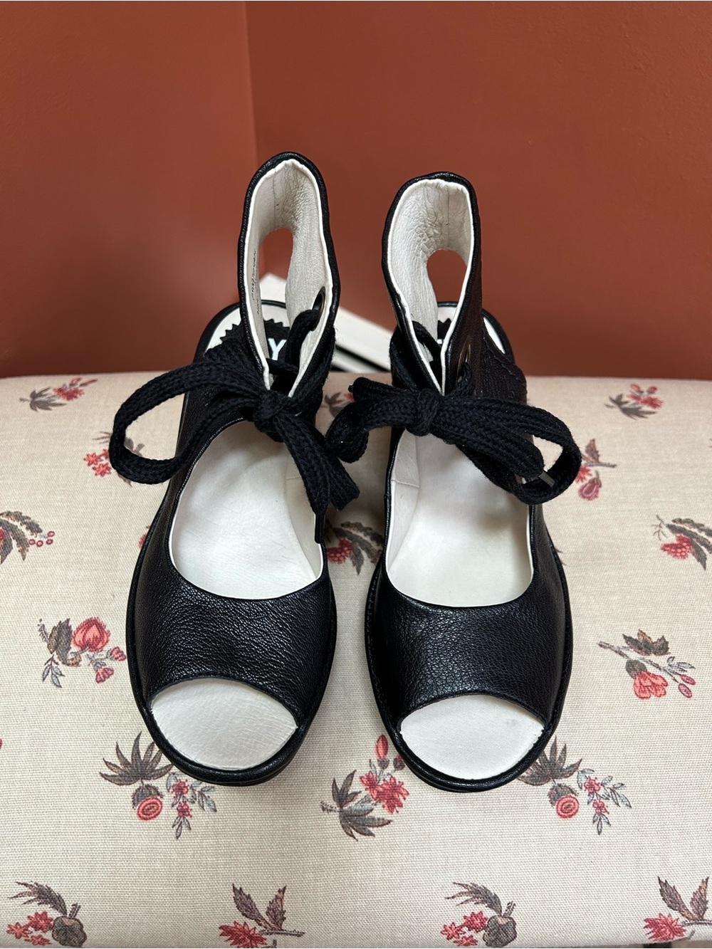 Fly London Yaffa Black Leather Sandals sz6 NIB
